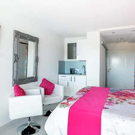 Silver Line Naturist Port Venus